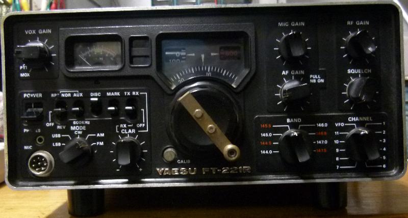 ZS1KE : Yaesu FT-221R